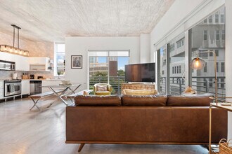 234 NE 3rd St in Miami, FL - Building Photo - Building Photo