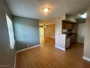 2835 Winkler Ave in Ft. Myers, FL - Building Photo - Building Photo