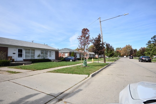 Green View Condos in Westland, MI - Building Photo - Building Photo