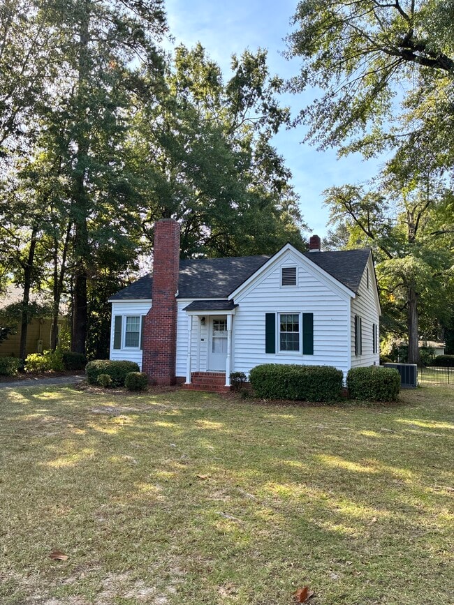 property at 906 Cherokee Rd