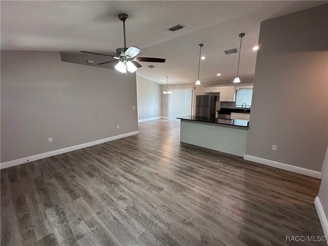 1411 W Cary Dr in Citrus Springs, FL - Building Photo - Building Photo