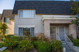 19111 Hamlin St in Reseda, CA - Building Photo