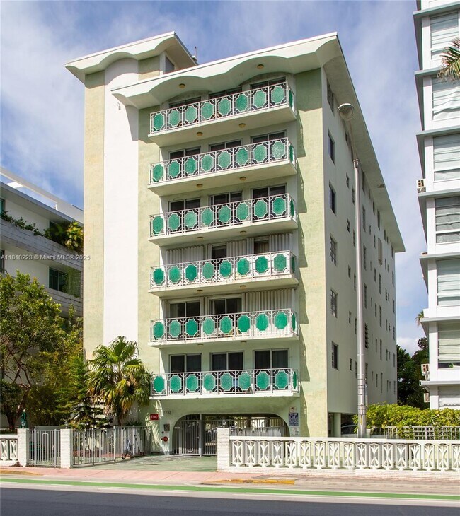 1732 Meridian Ave in Miami Beach, FL - Building Photo - Building Photo