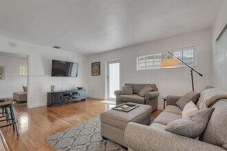 3100 Blaine St in Miami, FL - Building Photo - Building Photo