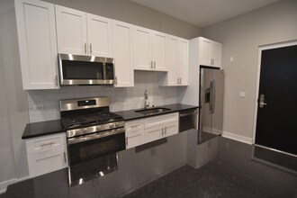 1734 W Greenleaf Ave in Chicago, IL - Building Photo - Building Photo
