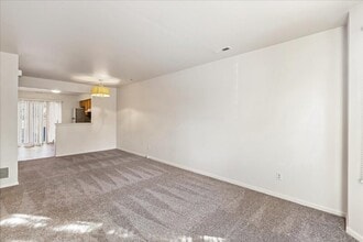 13 Hamlet Ct in Sicklerville, NJ - Building Photo - Building Photo