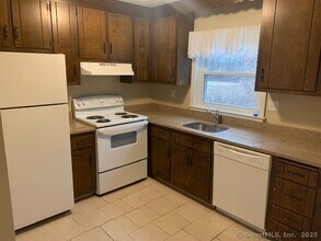 456 Atwater St in Southington, CT - Building Photo - Building Photo