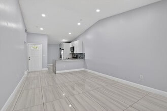 4404 Treasure Cove Dr in Dania Beach, FL - Building Photo - Building Photo