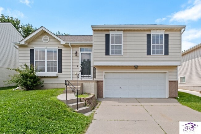 property at 7920 S 161st Terrace