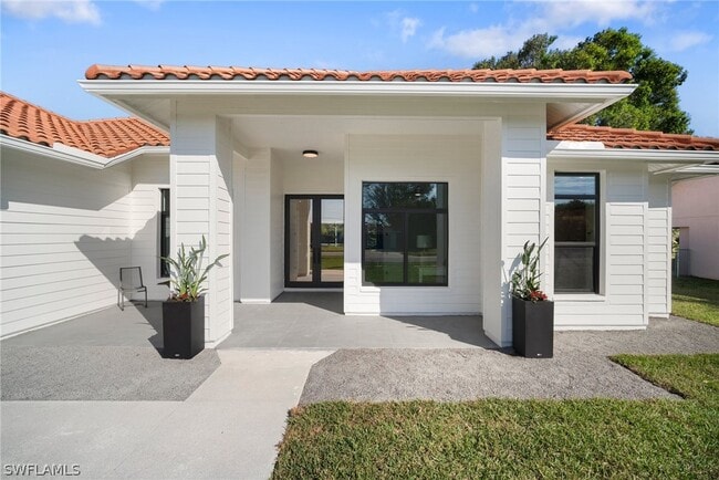 1677 Northgate Dr in Naples, FL - Building Photo - Building Photo