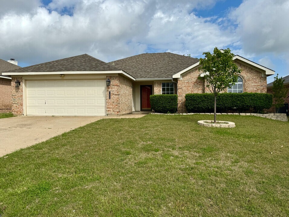 1606 Tyler Terrace in Mansfield, TX - Foto de edificio