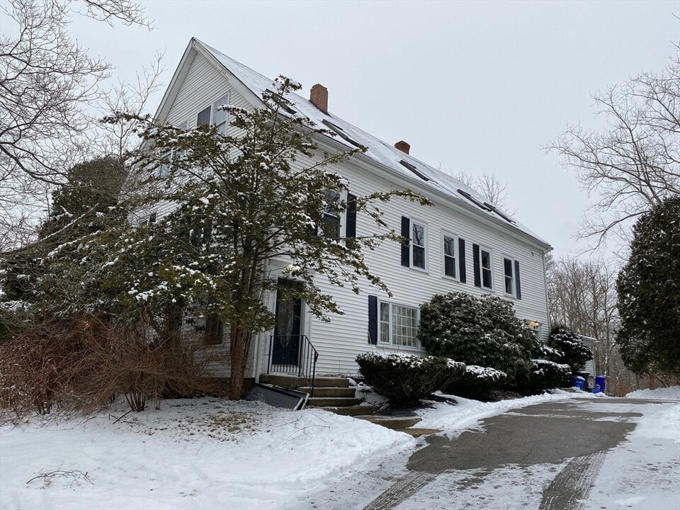 161 Cedar St in Milford, MA - Building Photo