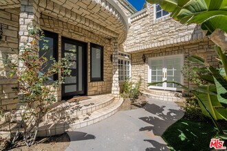2387 Stratford Cir in Los Angeles, CA - Building Photo - Building Photo