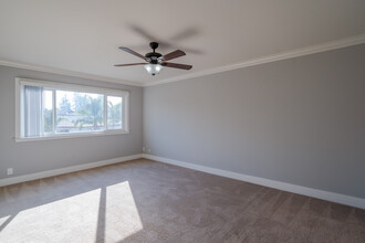 Stone Creek Apartments in Redwood City, CA - Foto de edificio - Interior Photo