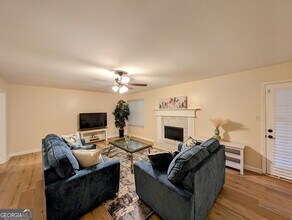 7834 Fielder Rd in Jonesboro, GA - Foto de edificio - Building Photo