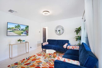 1445 Tyler St in Hollywood, FL - Building Photo - Building Photo