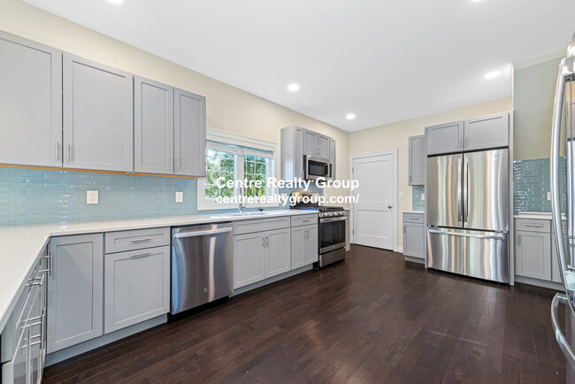 161 4th St, Unit #1 in Medford, MA - Building Photo - Building Photo