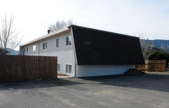 2136 Friendship Pl in Colorado Springs, CO - Foto de edificio - Building Photo