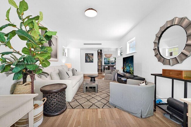 property at 915 8th St