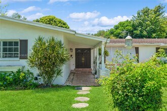 7300 SW 116th St in Miami, FL - Building Photo - Building Photo