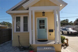 220 43rd Ave NE in St. Petersburg, FL - Building Photo