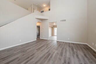 6101 Bardstown Dr in Las Vegas, NV - Foto de edificio - Building Photo