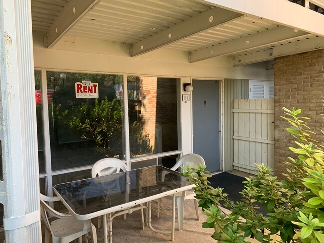 7509 Spring Lake Dr, Unit B1 in Bethesda, MD - Building Photo - Building Photo