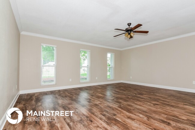 1602 Cromwell Dr in Tarpon Springs, FL - Foto de edificio - Building Photo
