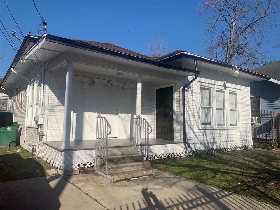 214 Sidney St in Houston, TX - Building Photo