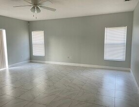 566 Eagle Ct in Poinciana, FL - Building Photo - Building Photo