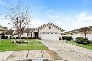 39547 Chappellet Cir in Murrieta, CA - Building Photo