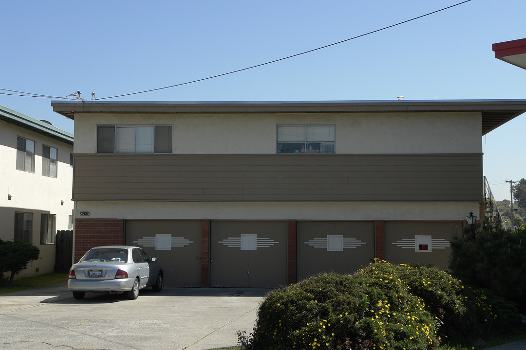 2533 Denning Ct in Castro Valley, CA - Foto de edificio