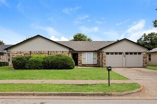 620 Huntwich Dr in Bedford, TX - Building Photo