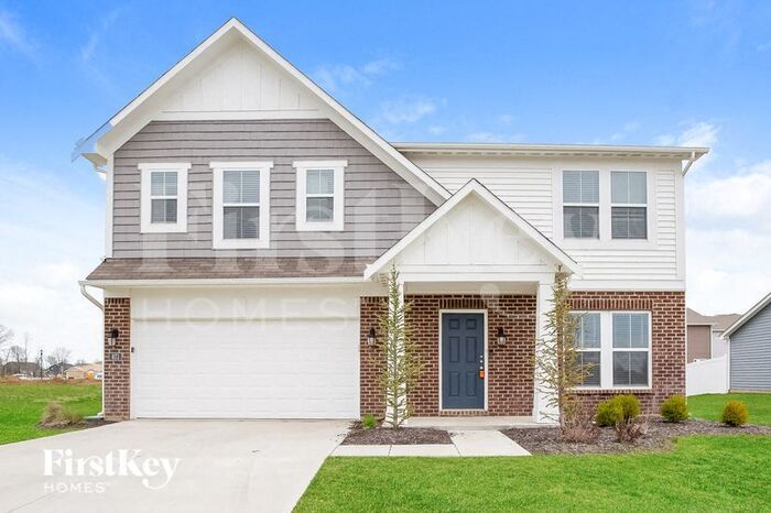 671 Springdale Ln in Greenfield, IN - Building Photo