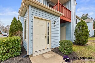 454 Atlanta Court in Washington Township, NJ - Building Photo