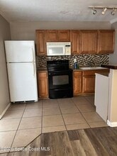 130 Bouganvillea Dr in Rockledge, FL - Foto de edificio - Building Photo