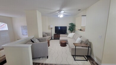 10194 Wateridge Cir unit 152 in San Diego, CA - Building Photo - Building Photo