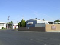 De Rancho Y Mobile Villa in Bakersfield, CA - Foto de edificio - Building Photo