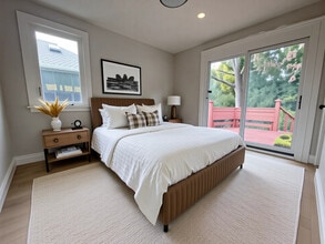 5 Bedroom Upper Mountain Home! in Hamilton, ON - Building Photo - Building Photo