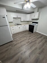 919 Main St, Unit Apt 8 in West Warwick, RI - Building Photo - Building Photo