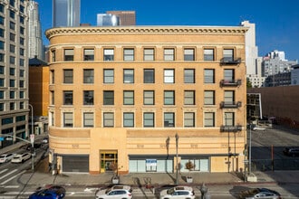 Douglas Building Lofts in Los Angeles, CA - Foto de edificio - Building Photo