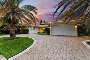 12930 Oleander Rd in North Miami, FL - Building Photo