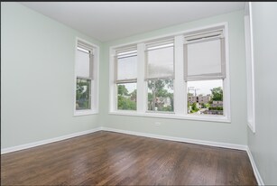 121 E 71st St, Unit 121-2 in Chicago, IL - Building Photo