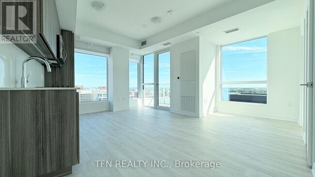15 Richardson St in Toronto, ON - Building Photo - Building Photo