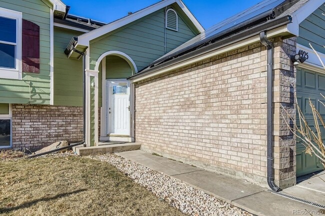 4925 Freeport Wy in Denver, CO - Foto de edificio - Building Photo