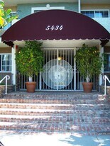 5434 Zelzah Ave in Los Angeles, CA - Building Photo