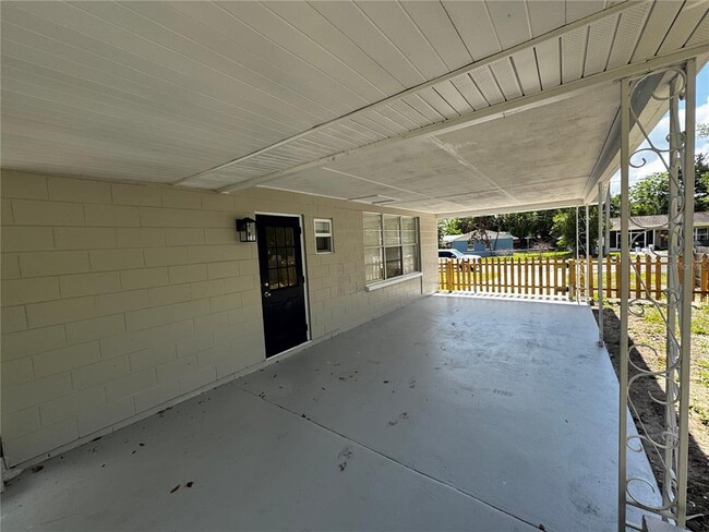 1610 Crest Ave in Leesburg, FL - Building Photo - Building Photo