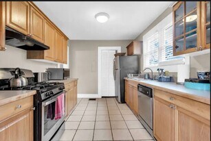 1354 Winburn Dr in East Point, GA - Building Photo