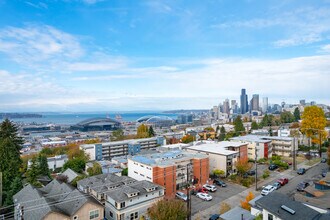 Sound View Pointe in Seattle, WA - Foto de edificio - Building Photo