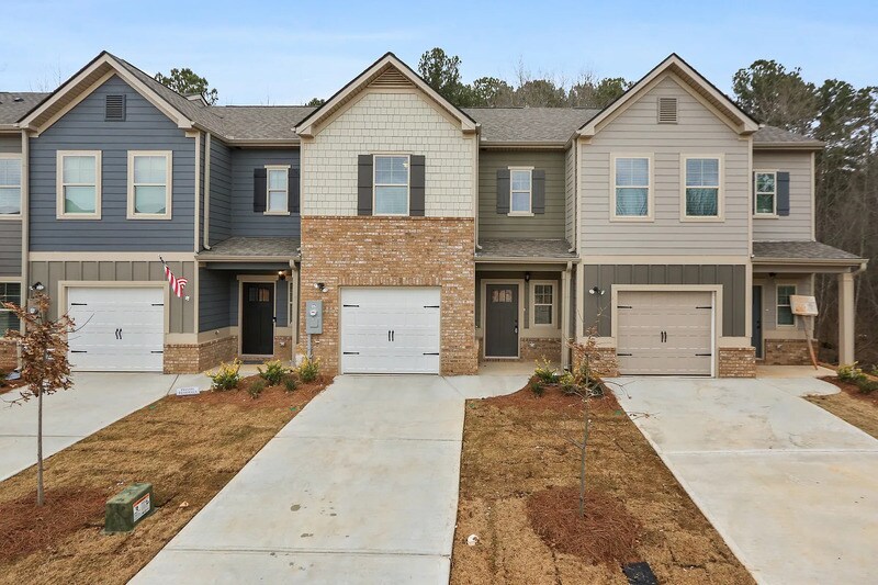 305 Skipjack Ct in Covington, GA - Building Photo